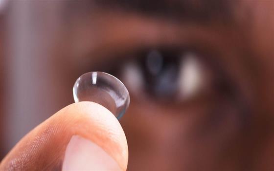 Choosing Your Lens: Toric vs. Standard Contacts for Astigmatism