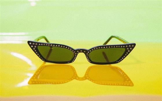 Eyes on Style: Why Tiny Sunglasses are the Big Statement of 2023!