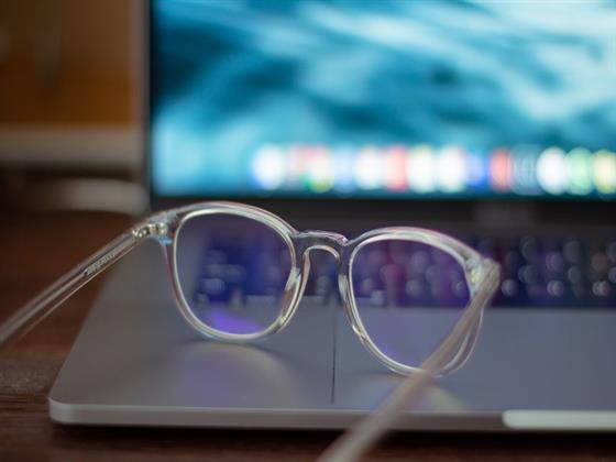 The Benefits And Uses Of Wearing Computer Eyeglasses 